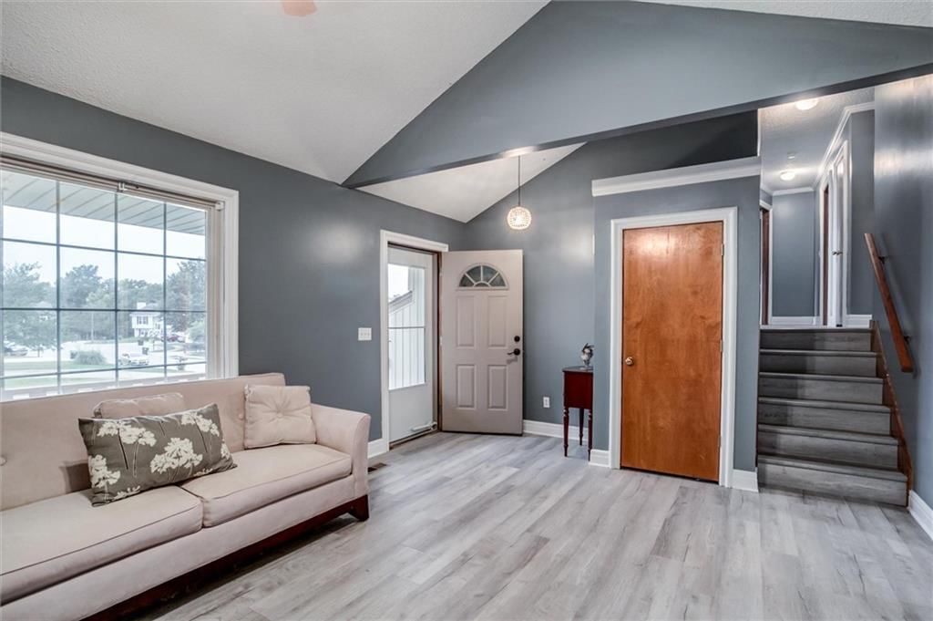 Photo 6 of 26 - 311 W Apple Valley Parkway, Belton, MO 64012