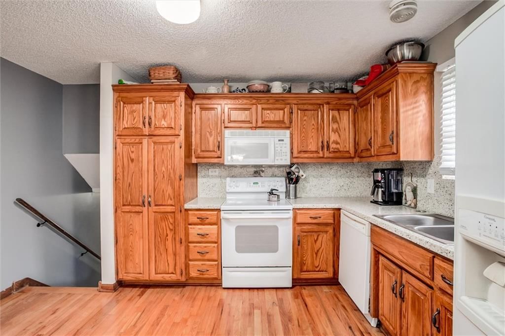 Photo 8 of 26 - 311 W Apple Valley Parkway, Belton, MO 64012
