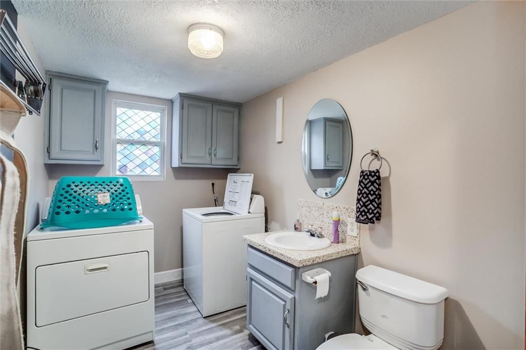 Photo 10 of 26 - 311 W Apple Valley Parkway, Belton, MO 64012