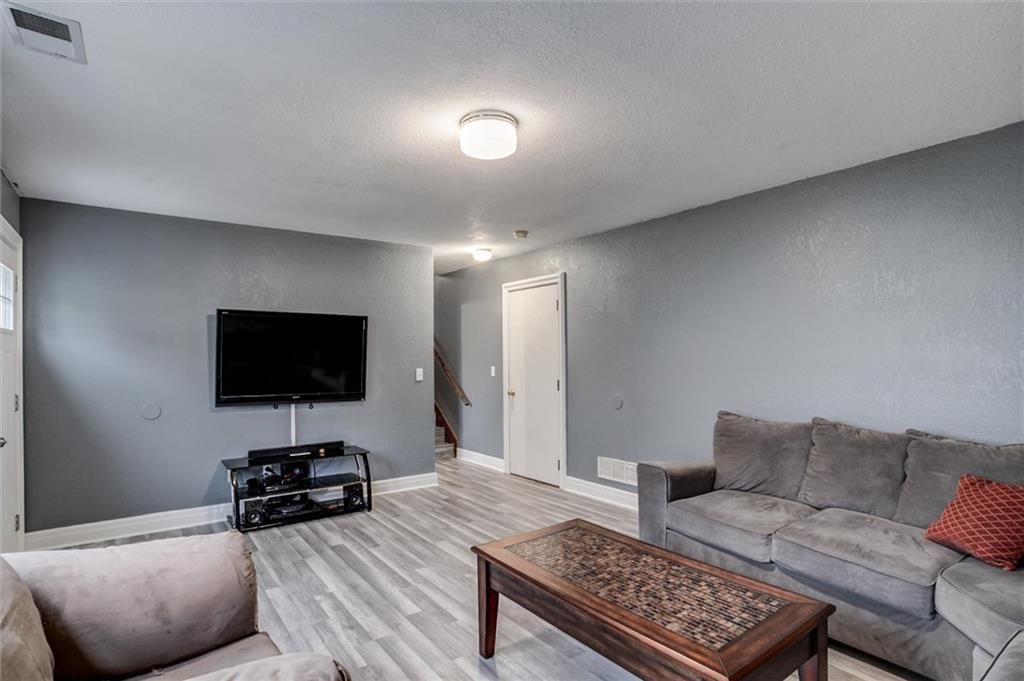 Photo 13 of 26 - 311 W Apple Valley Parkway, Belton, MO 64012