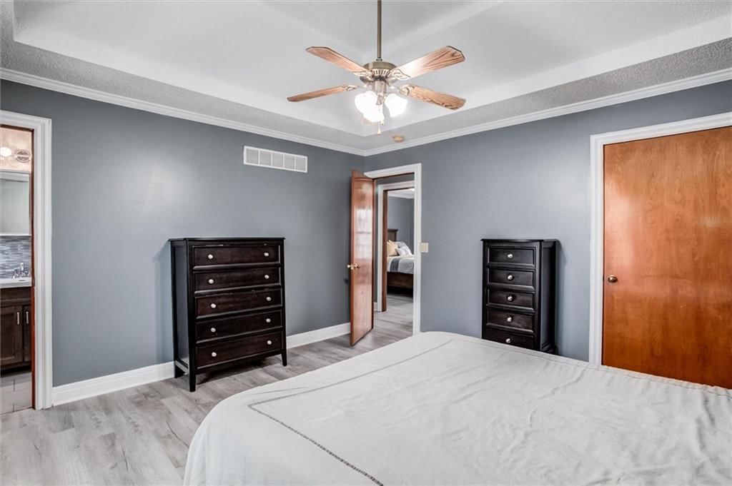 Photo 14 of 26 - 311 W Apple Valley Parkway, Belton, MO 64012