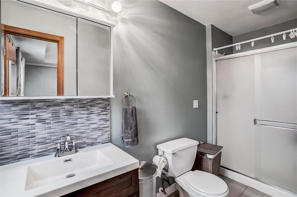 Photo 15 of 26 - 311 W Apple Valley Parkway, Belton, MO 64012