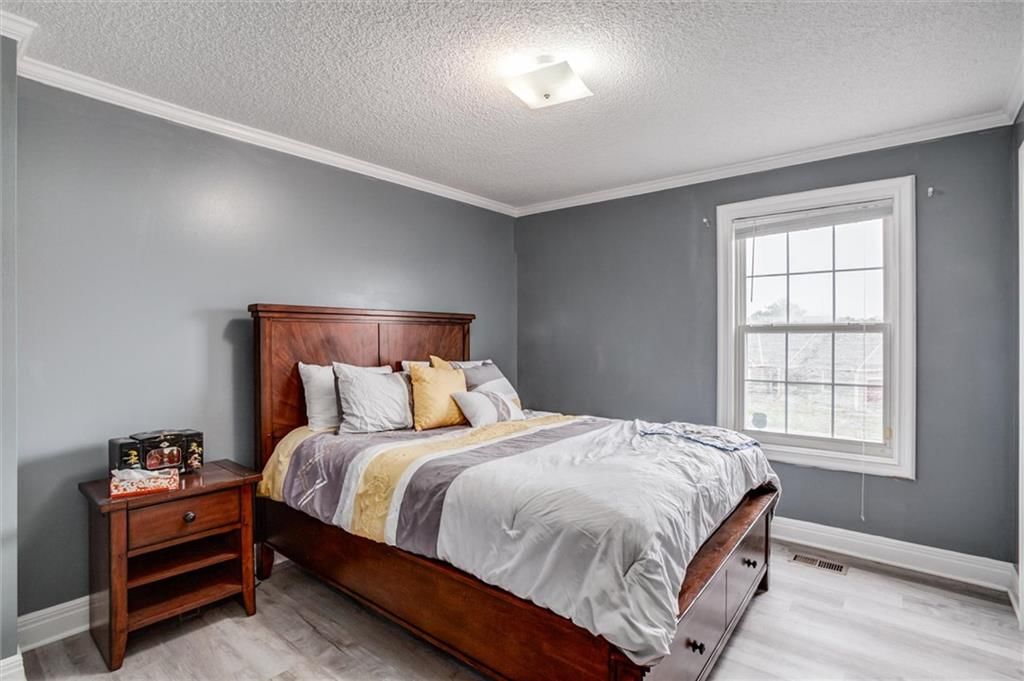 Photo 16 of 26 - 311 W Apple Valley Parkway, Belton, MO 64012