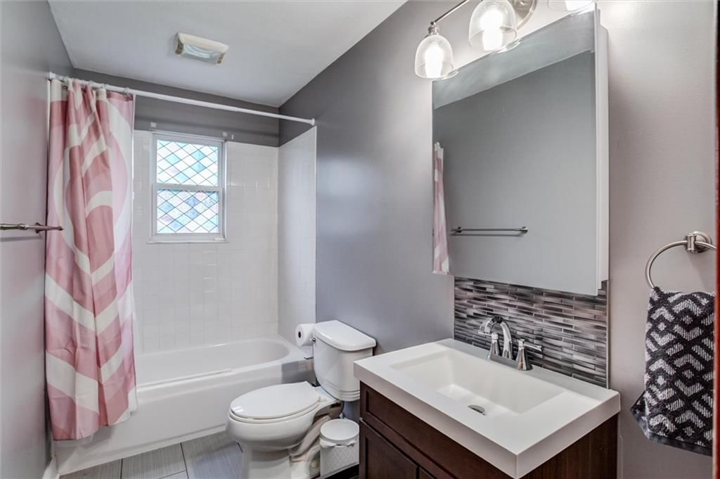 Photo 19 of 26 - 311 W Apple Valley Parkway, Belton, MO 64012