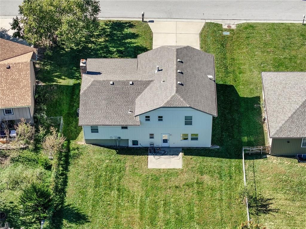 Photo 21 of 26 - 311 W Apple Valley Parkway, Belton, MO 64012