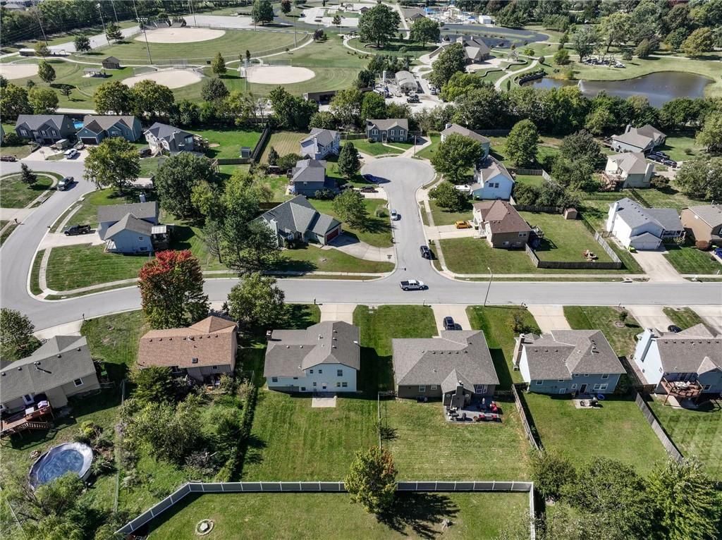 Photo 22 of 26 - 311 W Apple Valley Parkway, Belton, MO 64012