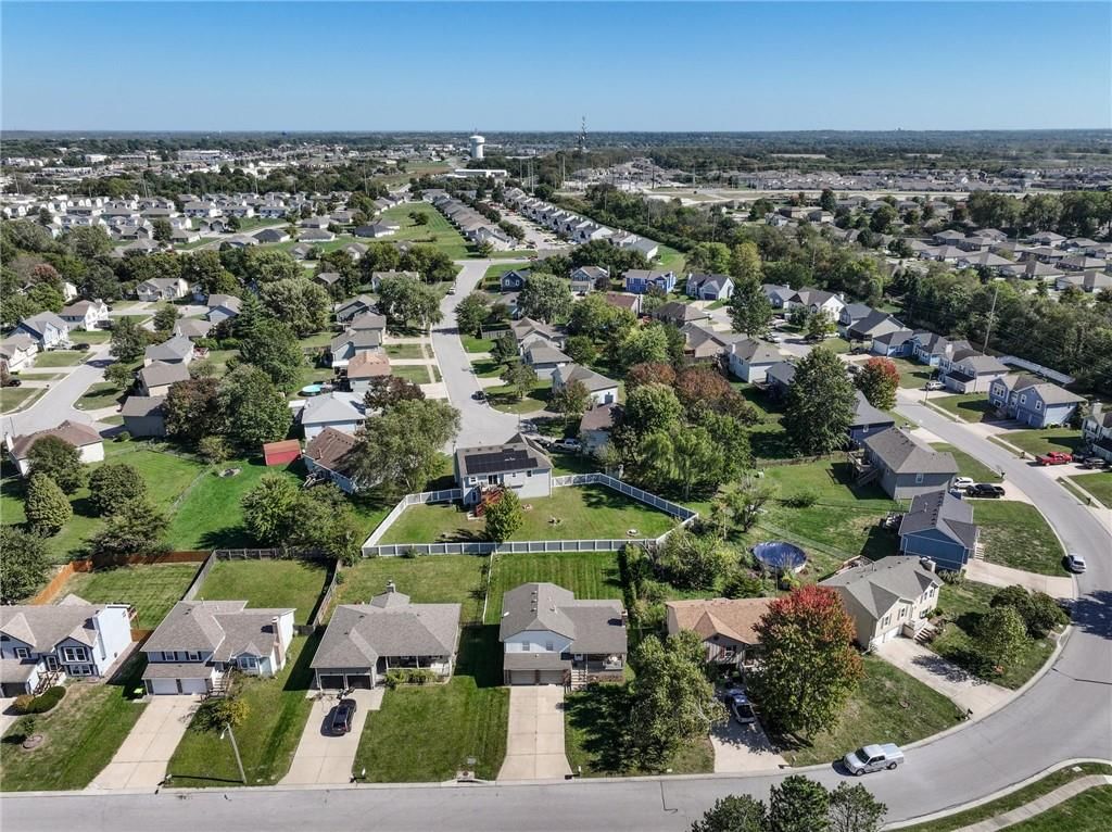 Photo 23 of 26 - 311 W Apple Valley Parkway, Belton, MO 64012