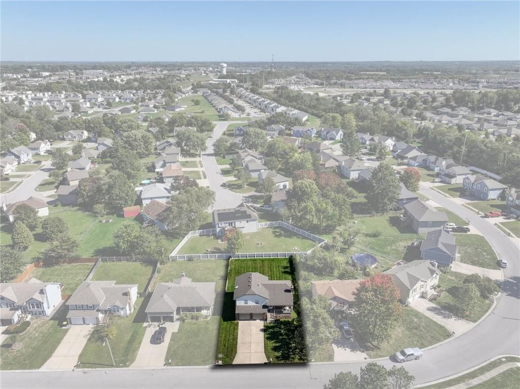 Photo 24 of 26 - 311 W Apple Valley Parkway, Belton, MO 64012
