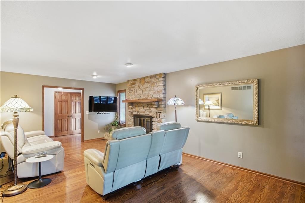 Photo 7 of 46 - 28140 Hospital Drive, Paola, KS 66071