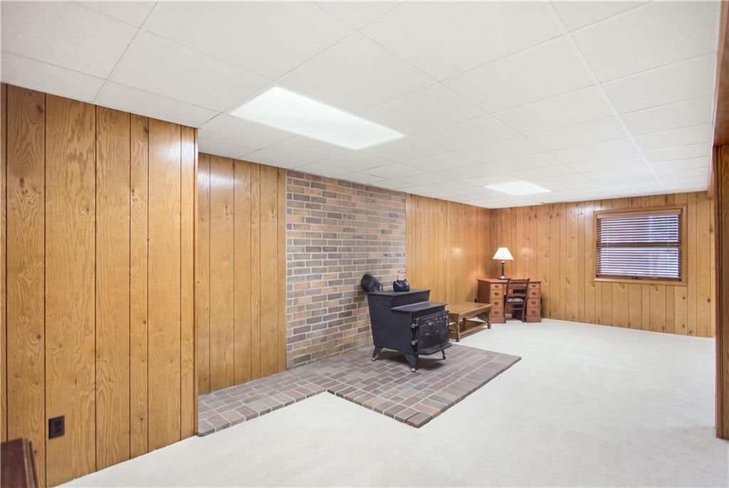 Photo 31 of 46 - 28140 Hospital Drive, Paola, KS 66071