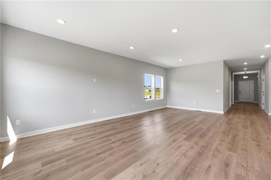 Photo 8 of 25 - 1600 SW 10th Terrace, Oak Grove, MO 64075
