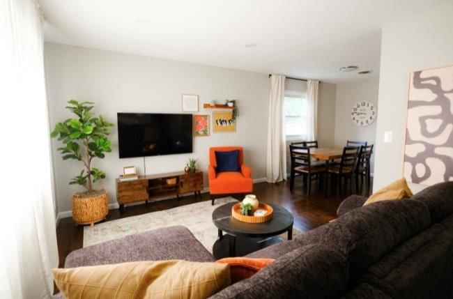 Photo 4 of 18 - 4916 N Manchester Avenue, Kansas City, MO 64119