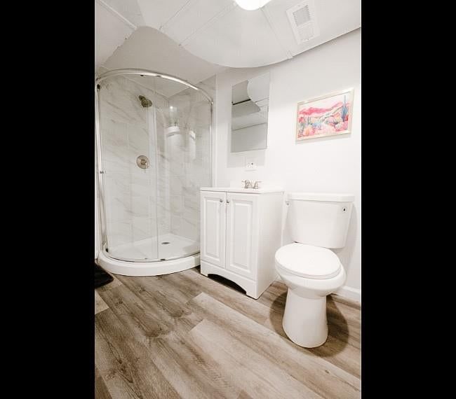 Photo 17 of 18 - 4916 N Manchester Avenue, Kansas City, MO 64119