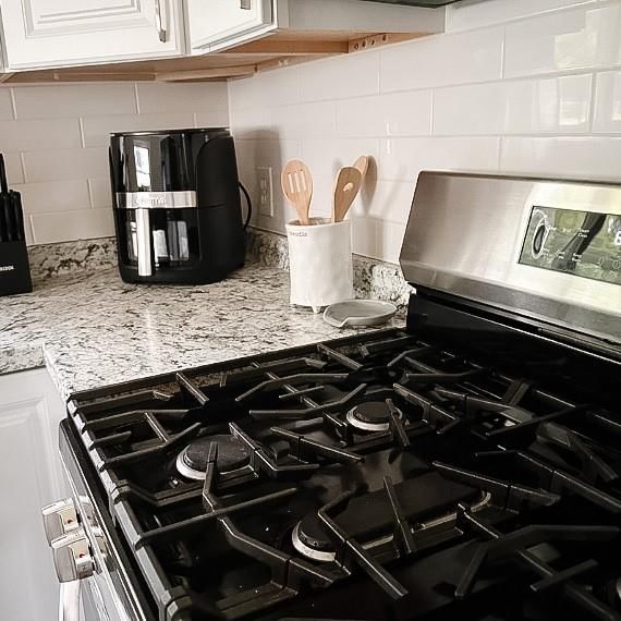 Photo 9 of 18 - 4916 N Manchester Avenue, Kansas City, MO 64119