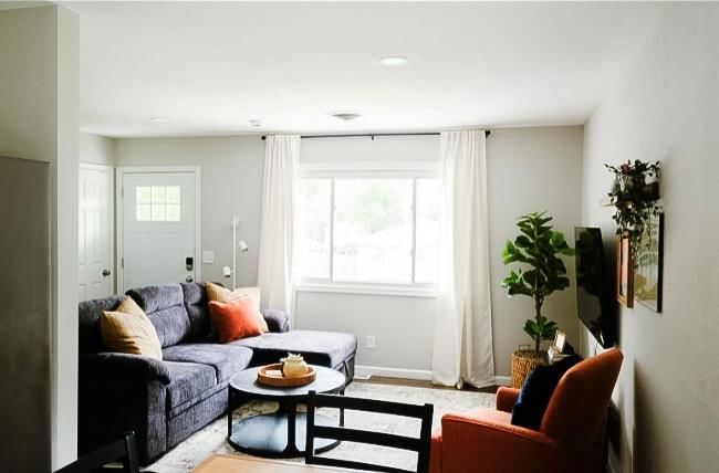 Photo 6 of 18 - 4916 N Manchester Avenue, Kansas City, MO 64119