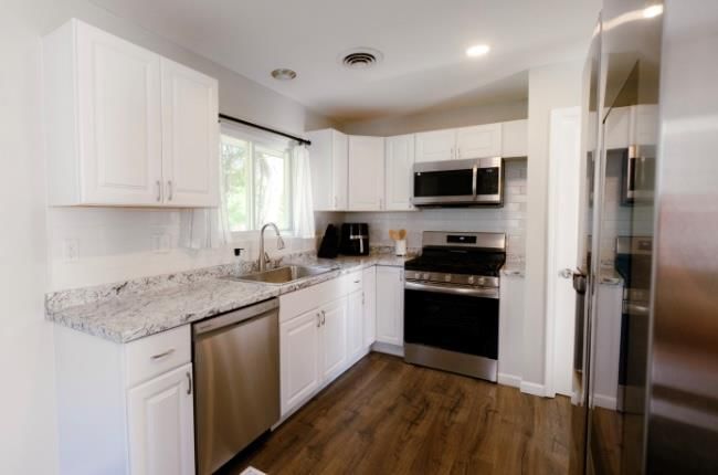 Photo 8 of 18 - 4916 N Manchester Avenue, Kansas City, MO 64119