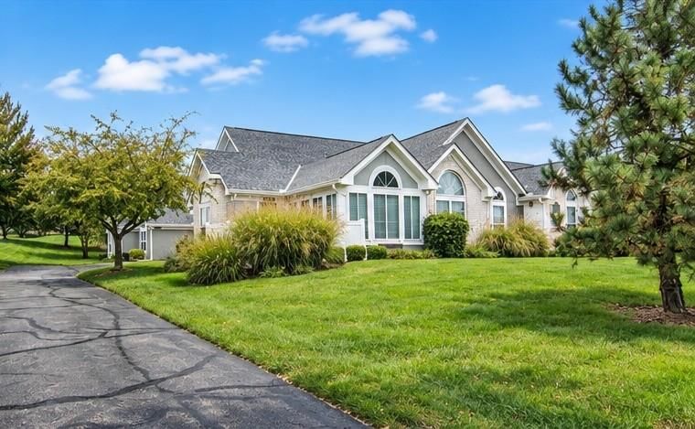 7101 Meadowsweet Lane, Shawnee, KS: listing photo 2