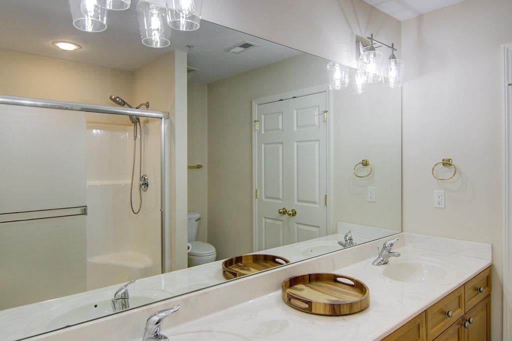 Photo 14 of 26 - 7101 Meadowsweet Lane, Shawnee, KS 66227