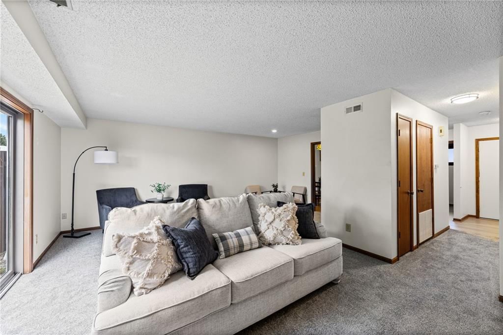 1104 Jeff Circle, Paola, KS: listing photo 3