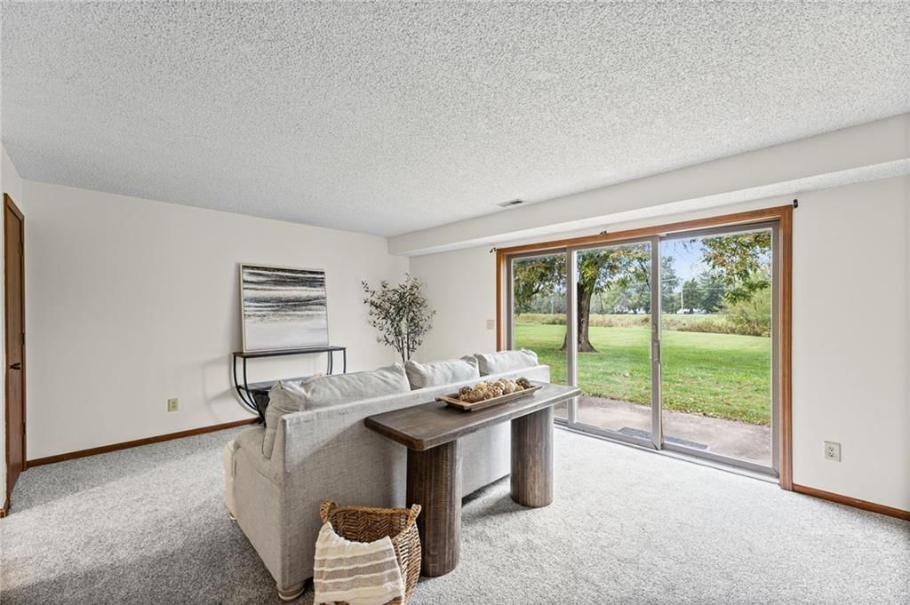 Photo 6 of 36 - 1104 Jeff Circle, Paola, KS 66071