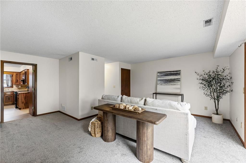 Photo 7 of 36 - 1104 Jeff Circle, Paola, KS 66071