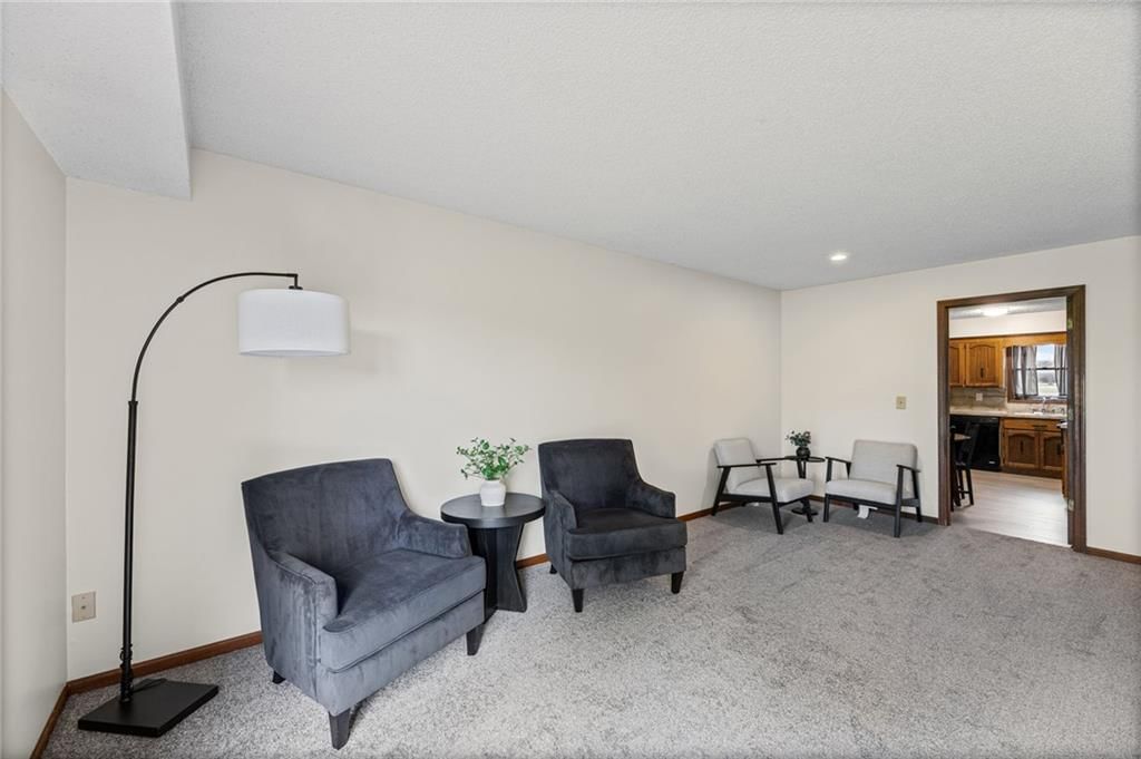 Photo 8 of 36 - 1104 Jeff Circle, Paola, KS 66071
