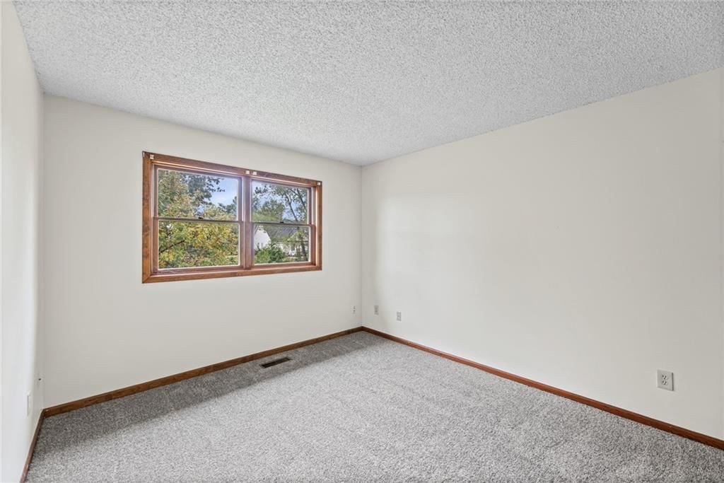 Photo 24 of 36 - 1104 Jeff Circle, Paola, KS 66071