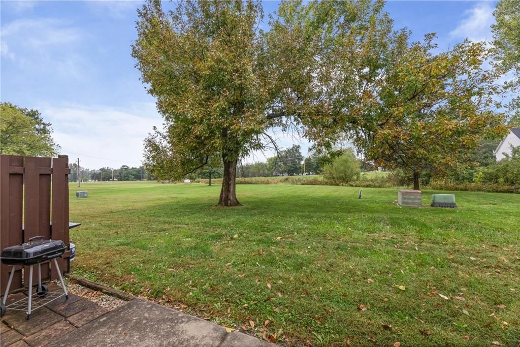 Photo 32 of 36 - 1104 Jeff Circle, Paola, KS 66071