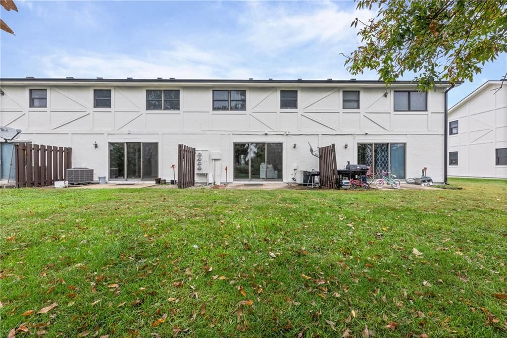 Photo 33 of 36 - 1104 Jeff Circle, Paola, KS 66071