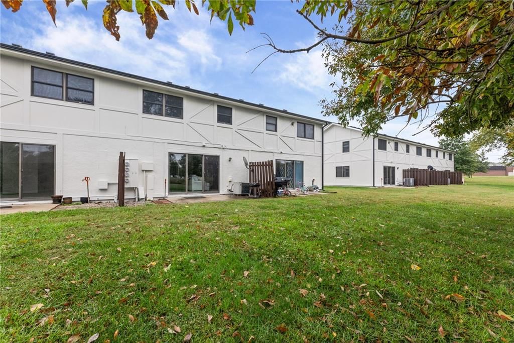 Photo 34 of 36 - 1104 Jeff Circle, Paola, KS 66071