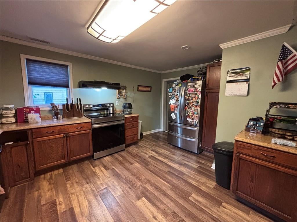 Stainless steel appliances and electric range at 320 Martin Avenue, Osawatomie, KS 66064
