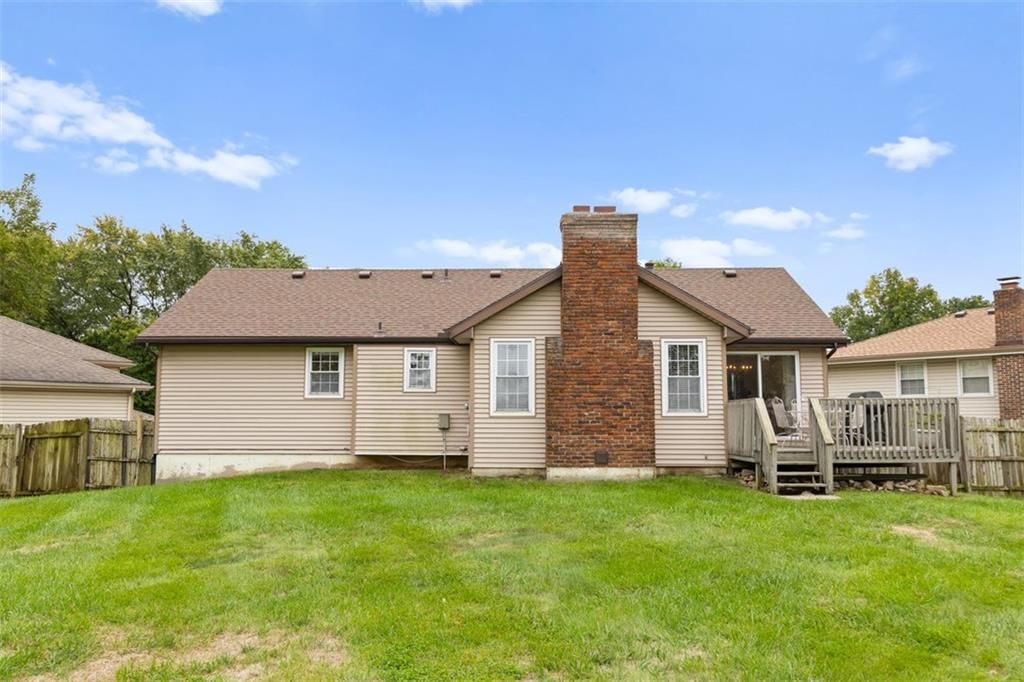 Deck, fenced yard and flat lot at 2840 S 54th Terrace, Kansas City, KS 66106