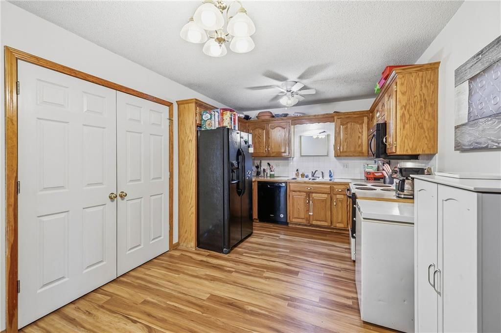 Photo 33 of 51 - 10504-06 Maple Avenue, Peculiar, MO 64078