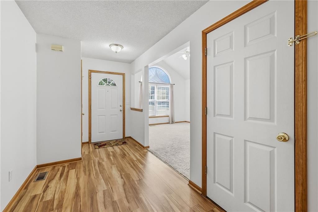 10504-06 Maple Avenue, Peculiar, MO: listing photo 3