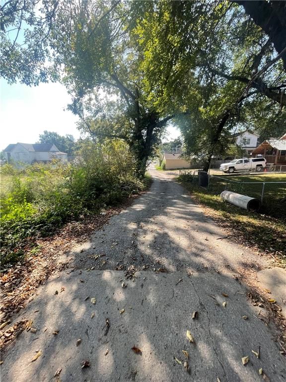 Photo 4 of 16 - 1645 bristol Avenue