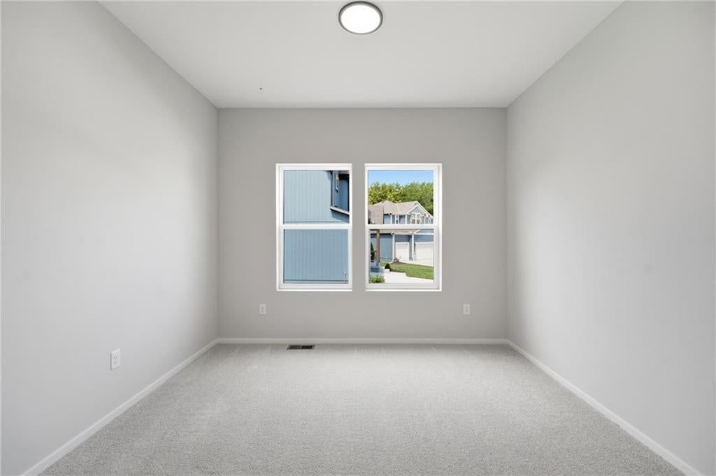 Photo 4 of 35 - 1601 SW 10th Terrace, Oak Grove, MO 64075