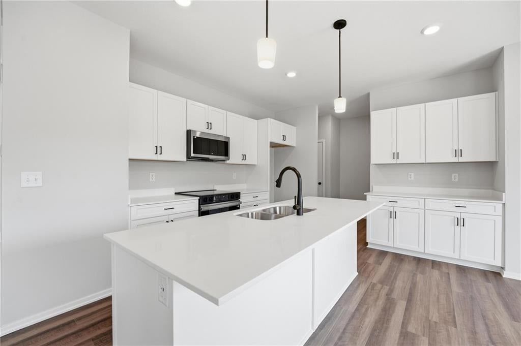 Photo 12 of 35 - 1601 SW 10th Terrace, Oak Grove, MO 64075