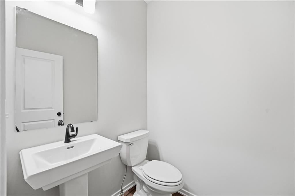 Photo 18 of 35 - 1601 SW 10th Terrace, Oak Grove, MO 64075