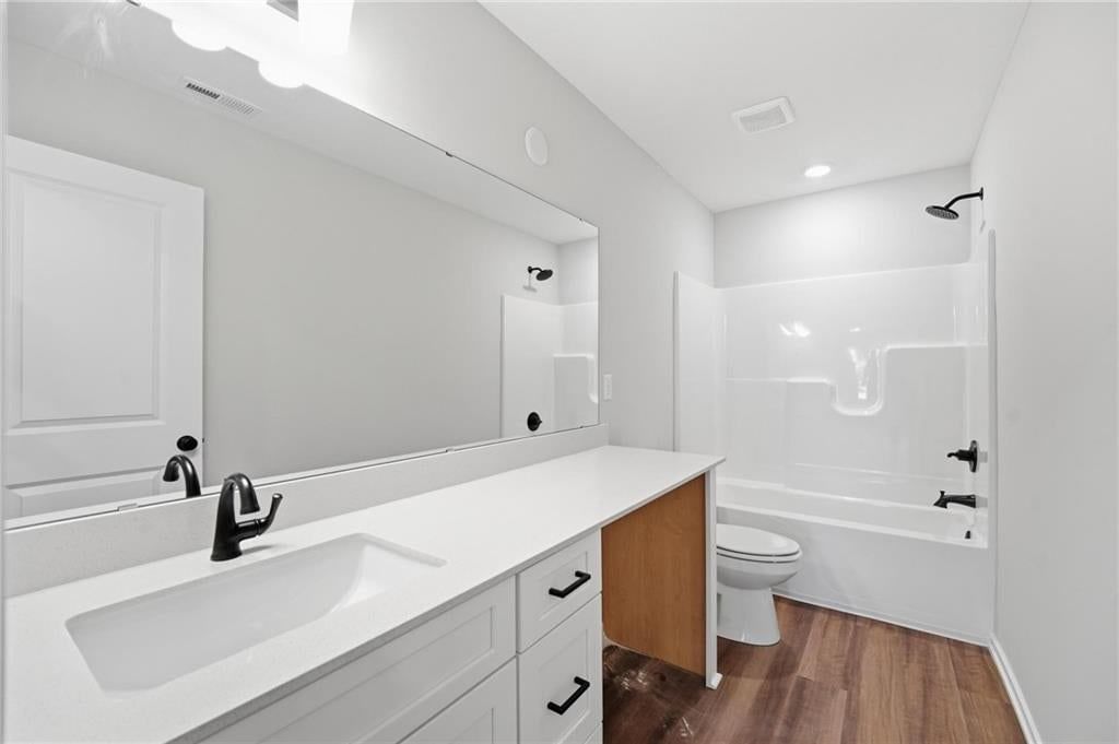 Photo 31 of 35 - 1601 SW 10th Terrace, Oak Grove, MO 64075