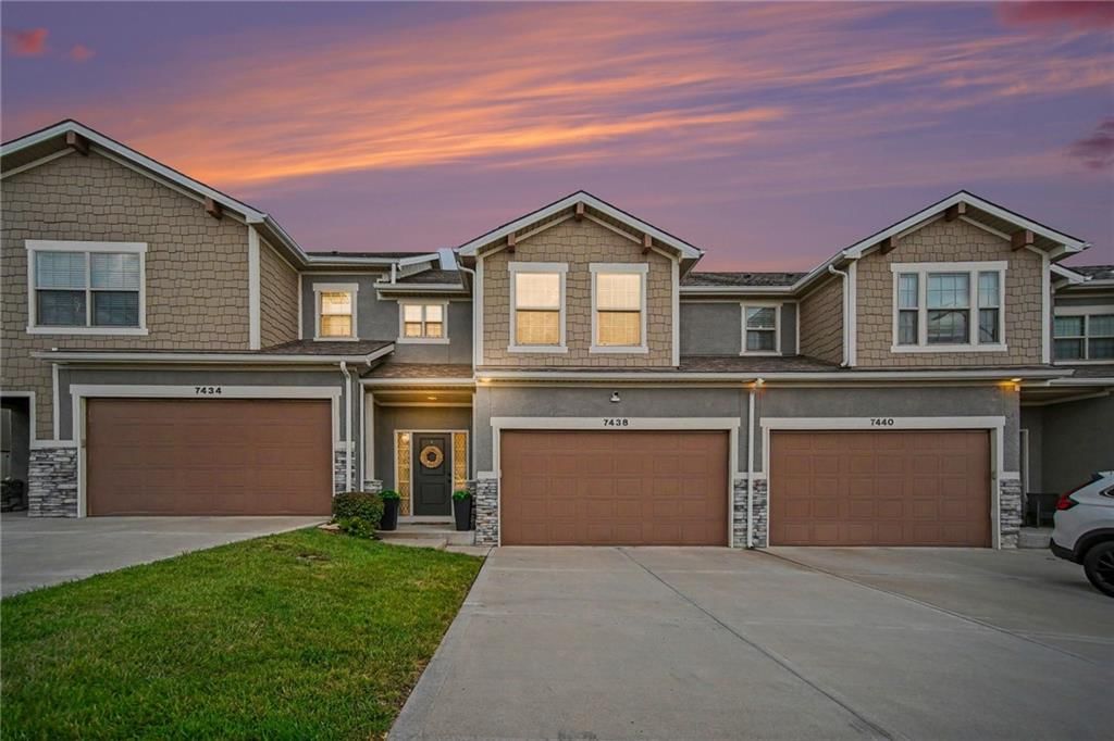 7438 Grand Slam Street, Parkville, MO: listing photo 2