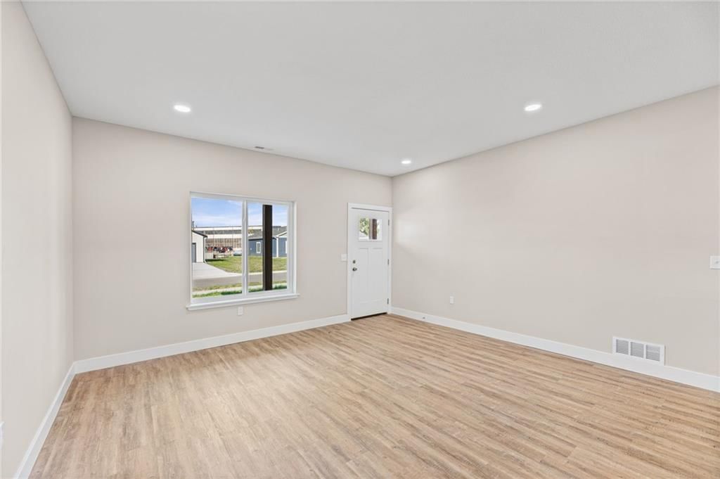 Photo 6 of 34 - 919 5th Street Terrace, Osawatomie, KS 66064