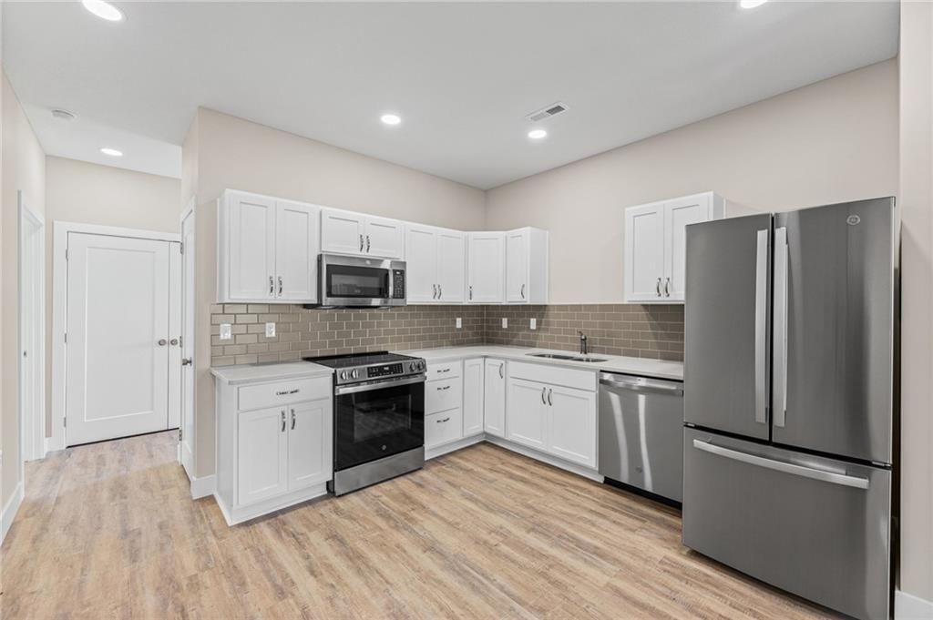 Photo 9 of 34 - 919 5th Street Terrace, Osawatomie, KS 66064