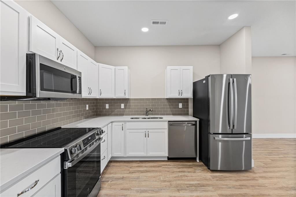 Photo 10 of 34 - 919 5th Street Terrace, Osawatomie, KS 66064