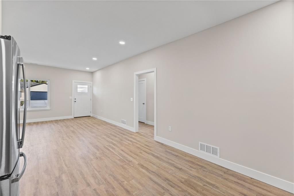 Photo 12 of 34 - 919 5th Street Terrace, Osawatomie, KS 66064