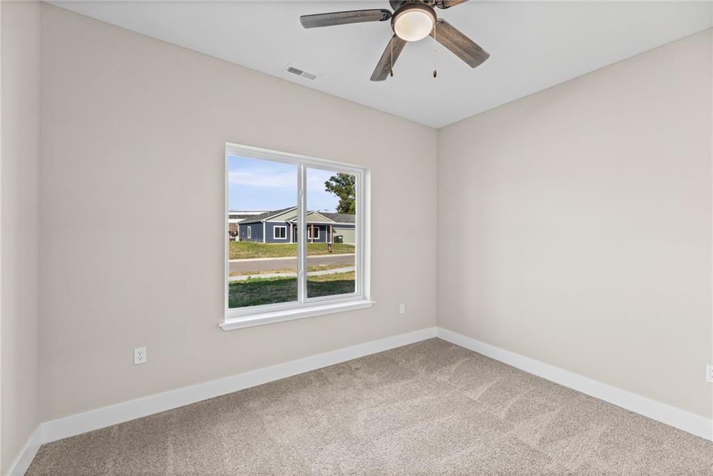 Photo 14 of 34 - 919 5th Street Terrace, Osawatomie, KS 66064