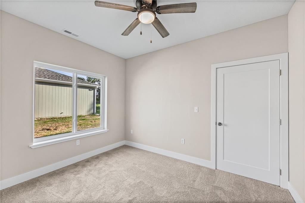 Photo 17 of 34 - 919 5th Street Terrace, Osawatomie, KS 66064