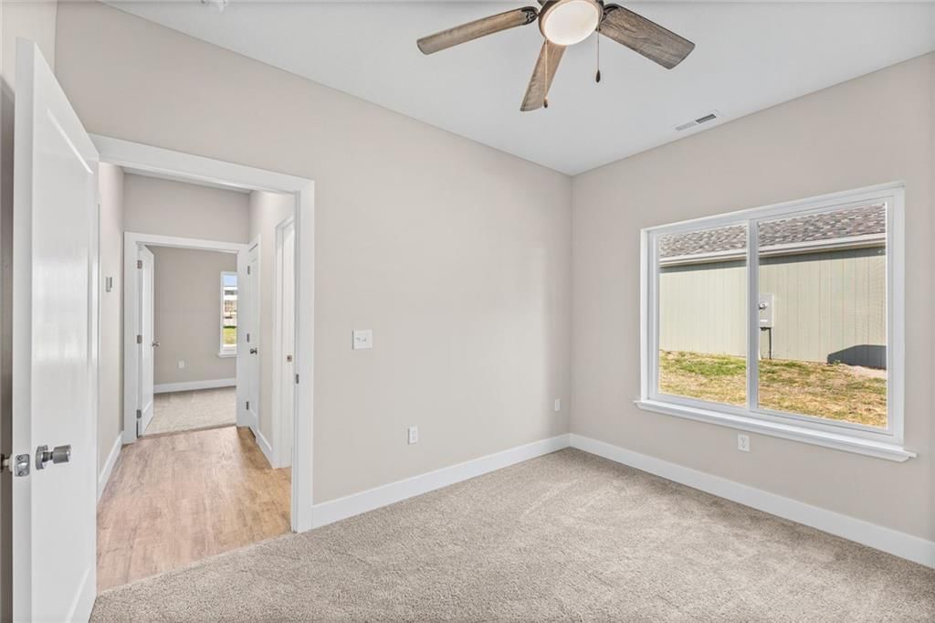 Photo 18 of 34 - 919 5th Street Terrace, Osawatomie, KS 66064