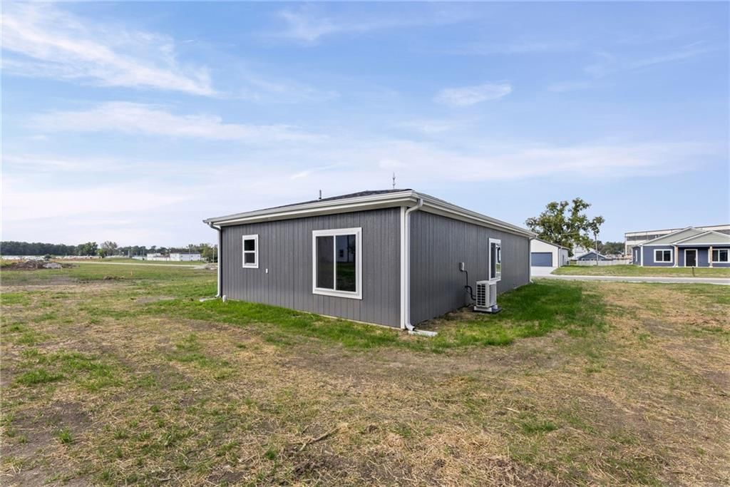 Photo 29 of 34 - 919 5th Street Terrace, Osawatomie, KS 66064