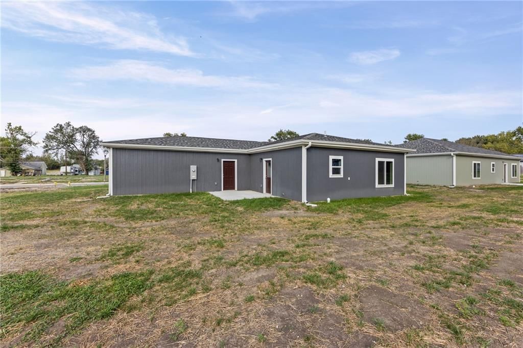 Photo 31 of 34 - 919 5th Street Terrace, Osawatomie, KS 66064