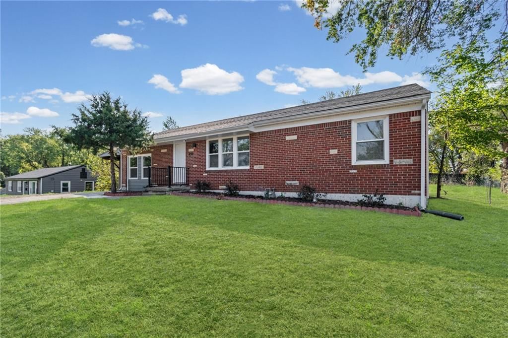 4311 Yecker Avenue, Kansas City, KS: listing photo 2